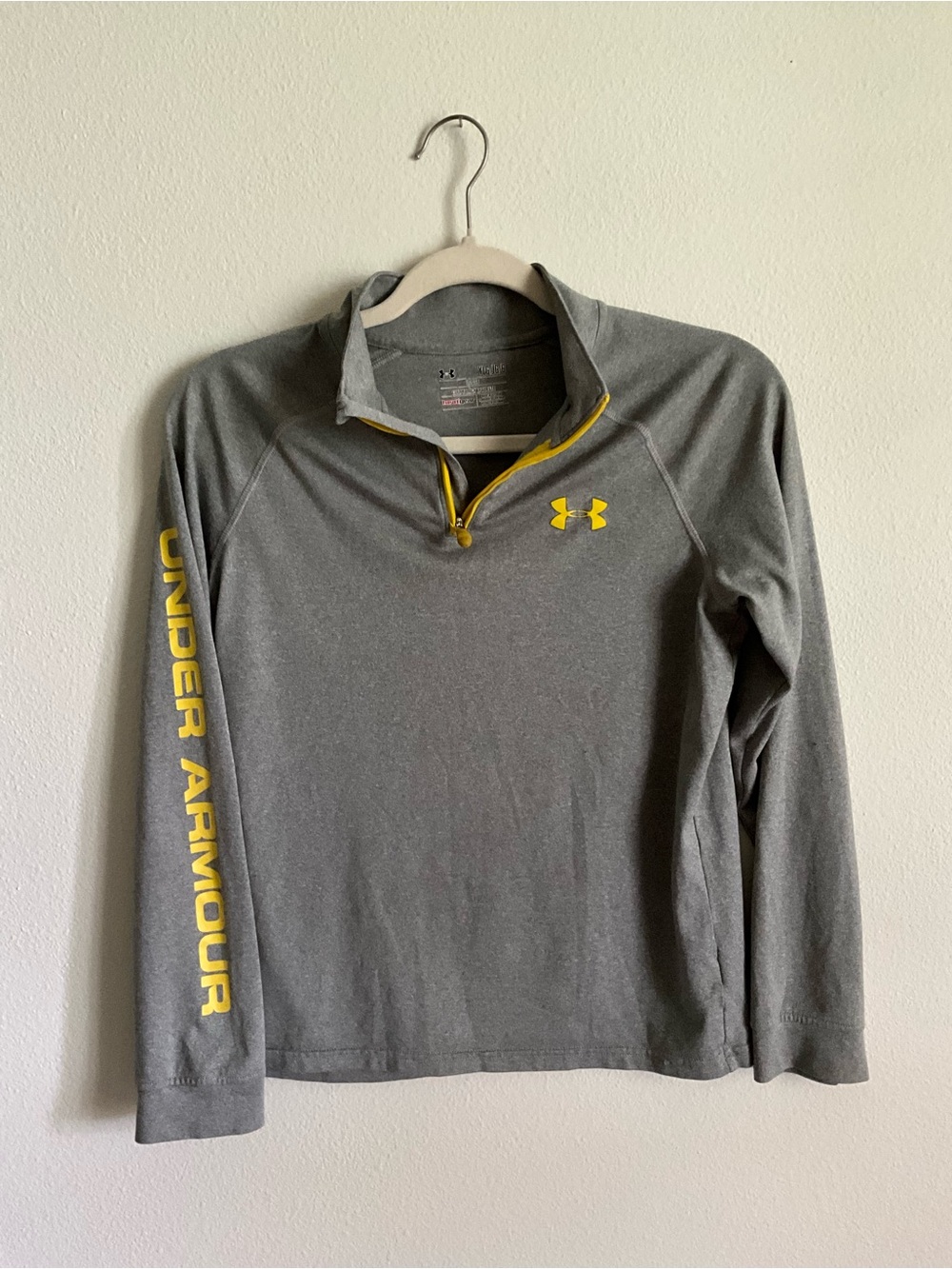 Under Armour Gray Yellow Logo Pullover Quarter-Zip Large 12 14